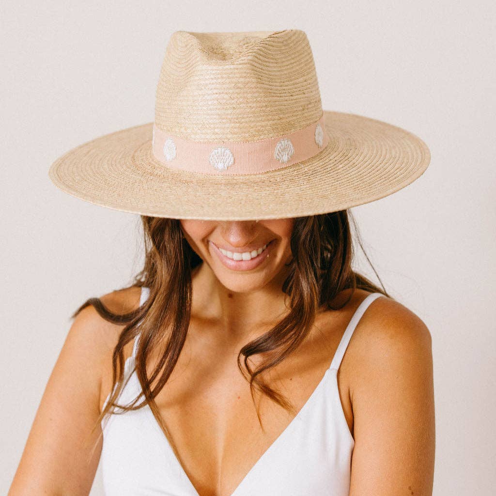 Sunshine Tienda Shell Haven Palm Hat