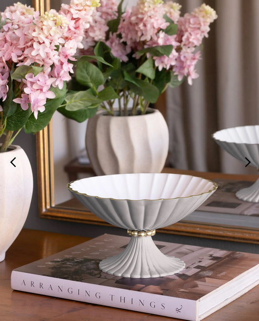 Encanto Dove Pedestal
