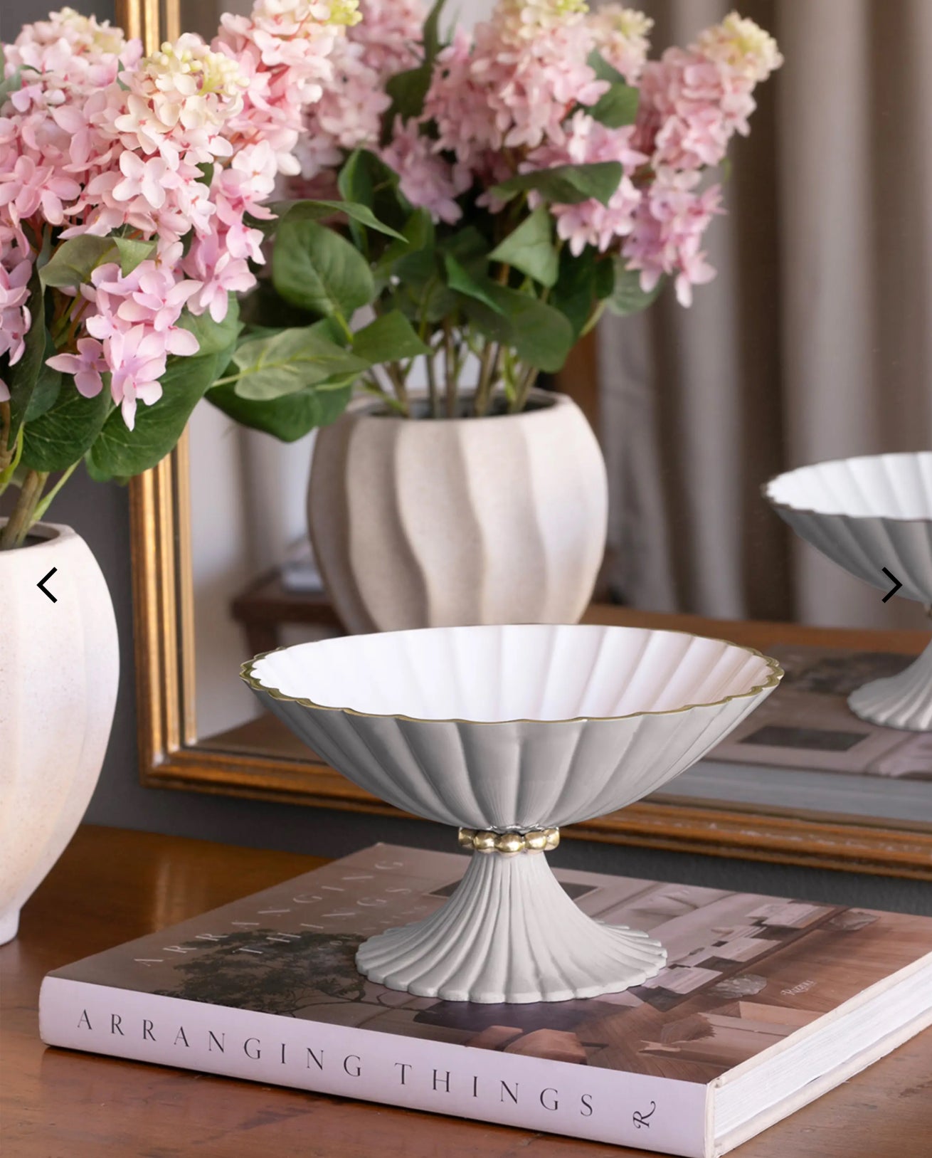 Encanto Dove Pedestal