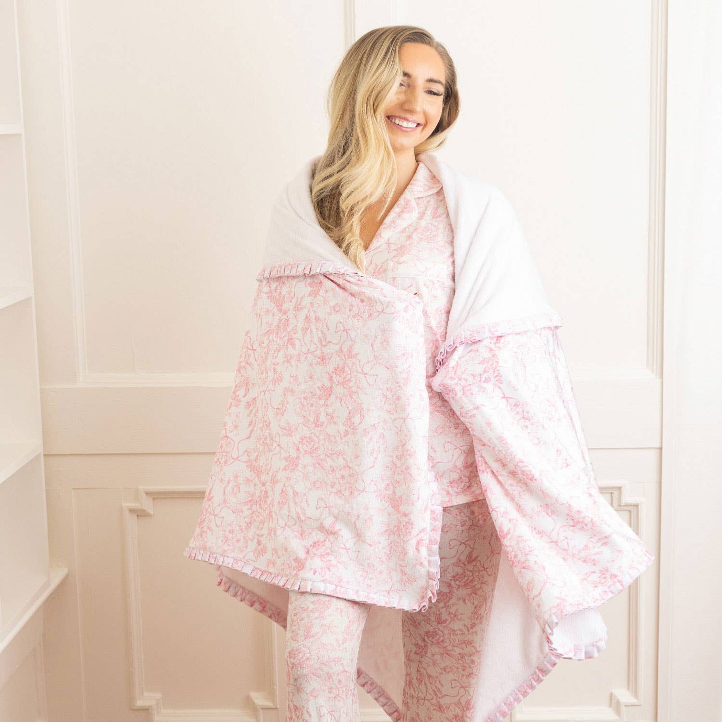 8 Oak Lane - Pink Bow Toile Luxe 56 x 60" Throw Blanket