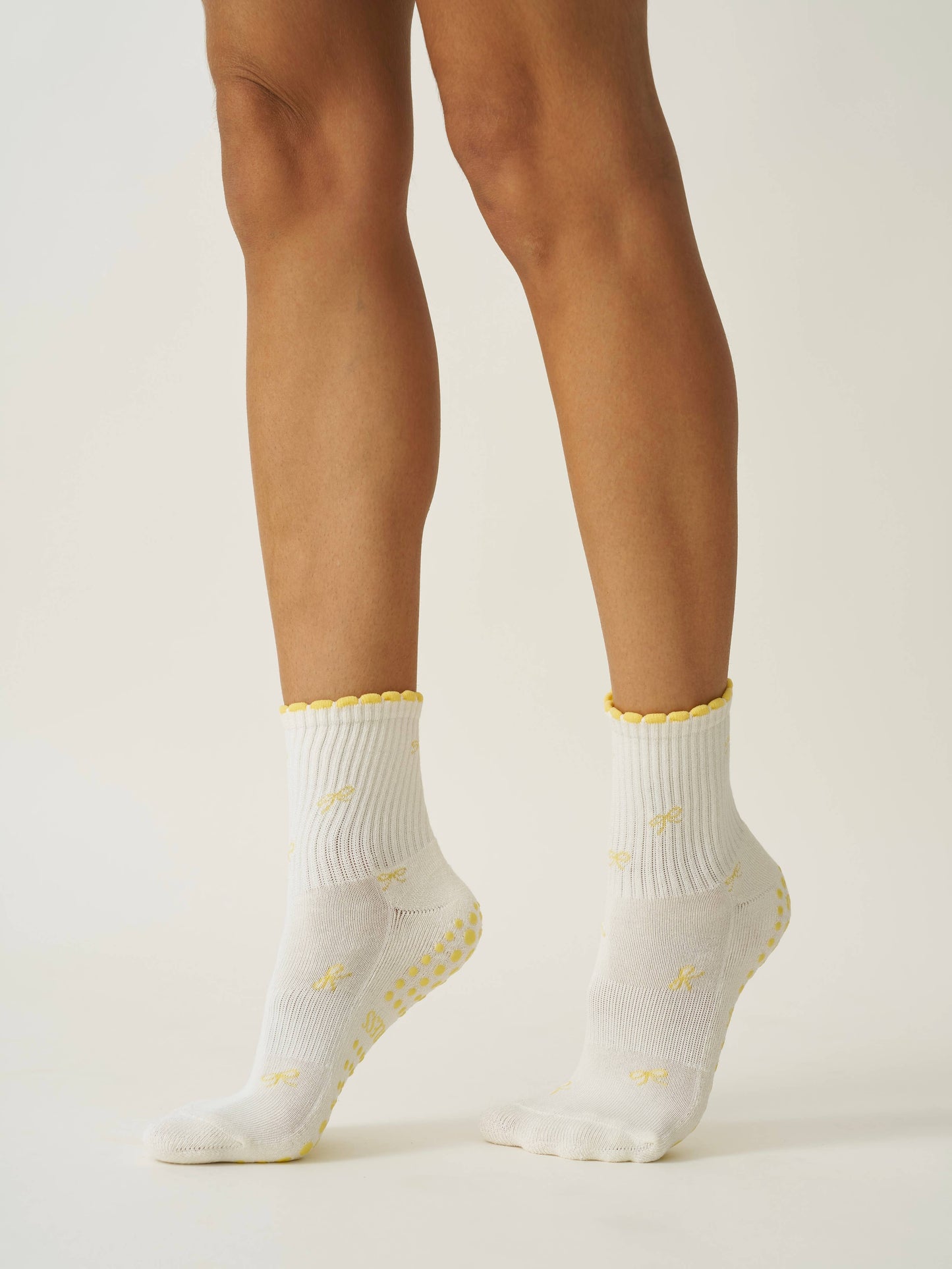 Effortless Club - 🎀 Mini Bow Petal Grip Sock [Butter], Pilates Socks