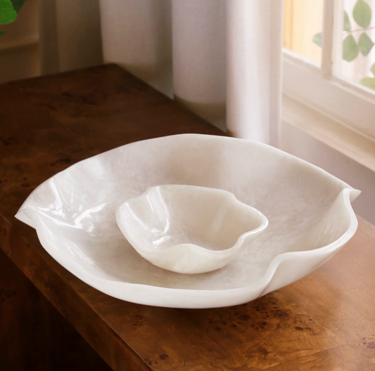 RESIN Alabaster Bowl with Dip White Swirl