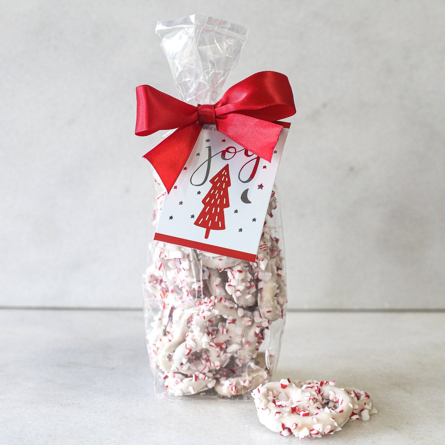 Maggie Lyon Chocolatiers - 5oz White Chocolate Covered Pretzels with Peppermint Crunch